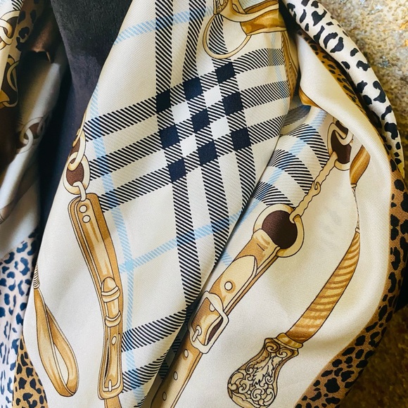 100% Silk Patterned Scarf - Picture 3 of 4